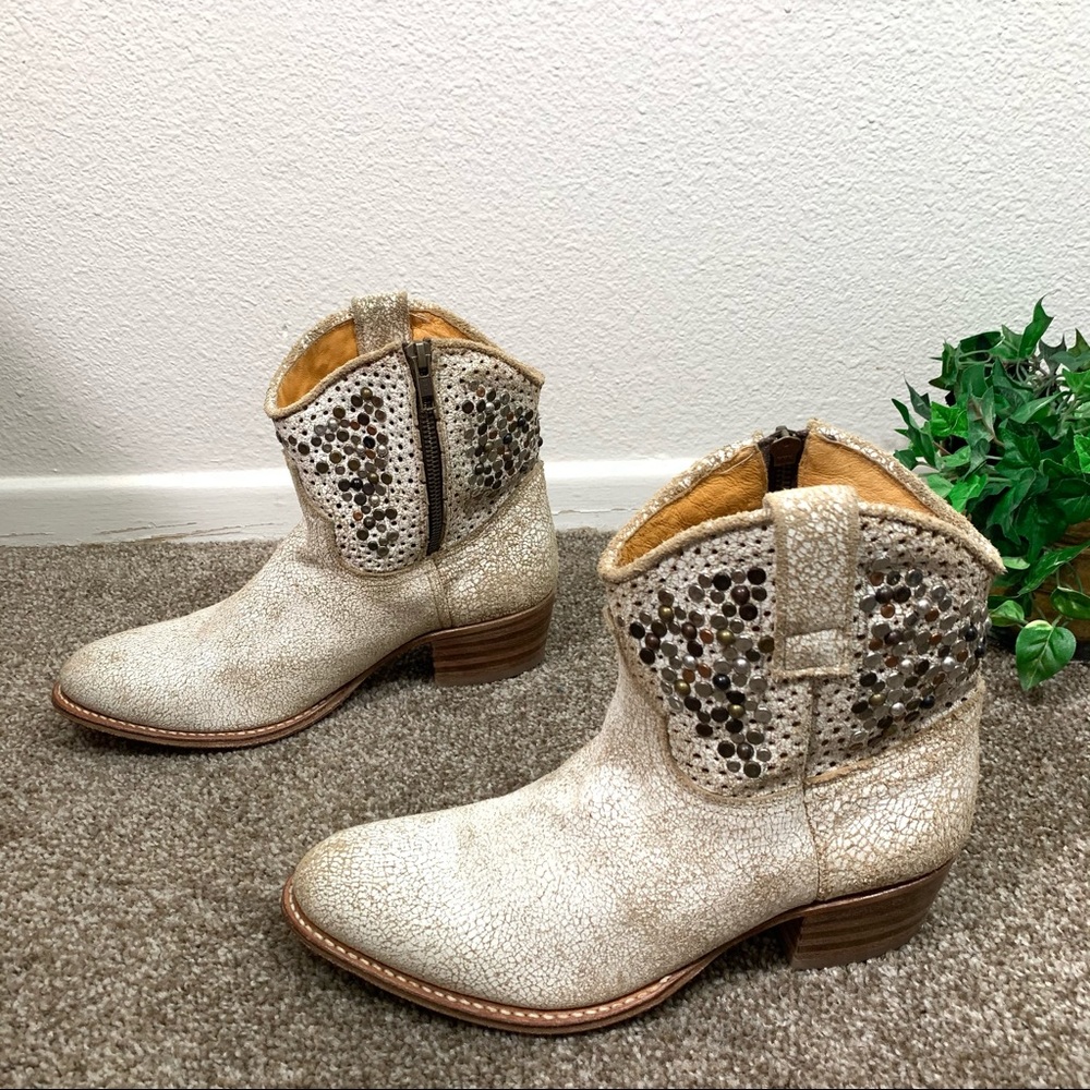 Frye Deborah Studded Short Boots Distressed Boho - Picture 3 of 12